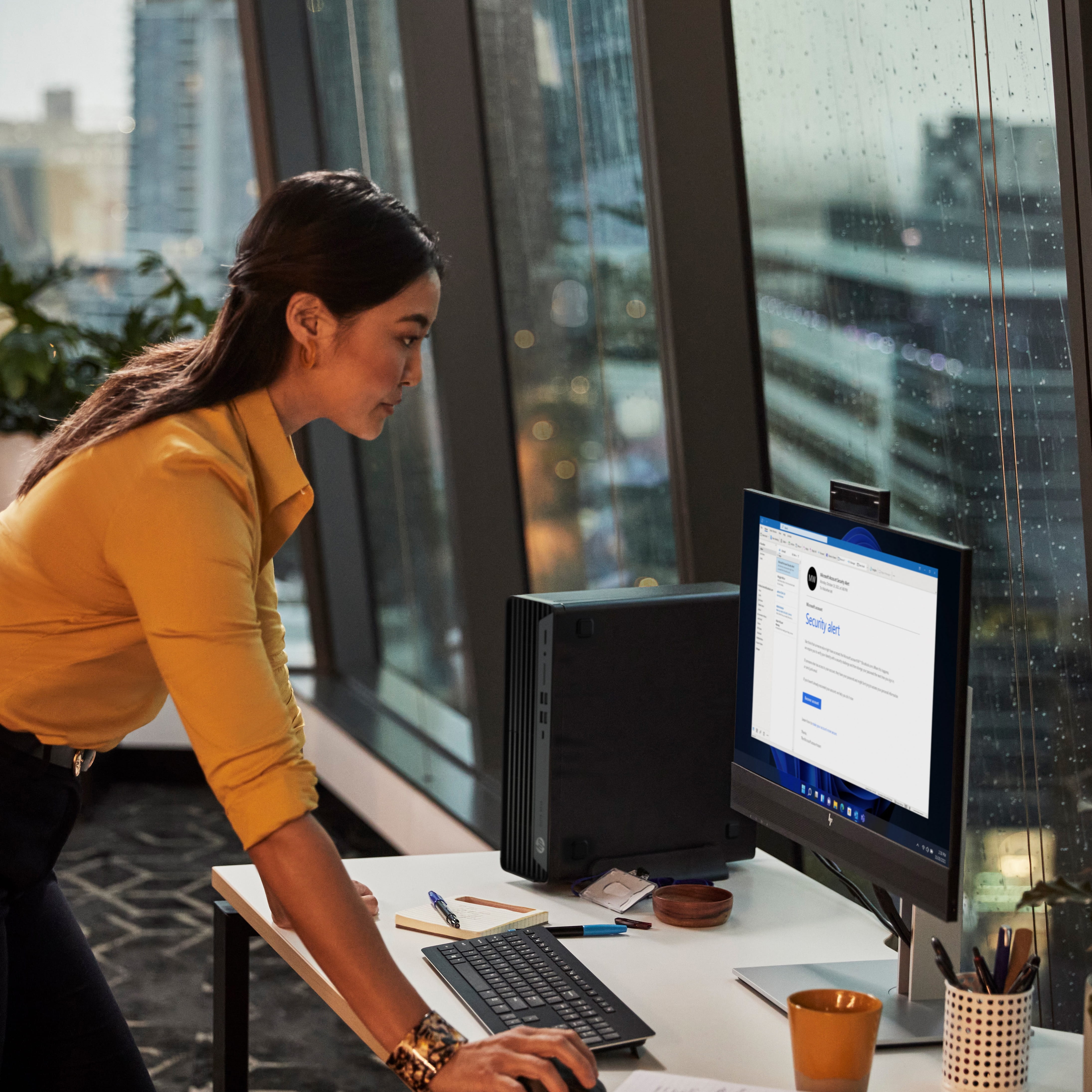 HP Elite 800 G9 - SFF - Core i7 i7-14700 / 2.1 GHz - RAM 32 GB - SSD 1 TB - NVMe, TLC - DVD-Writer - T400 - 1GbE, Bluetooth 5.2, Wi-Fi 6E - WLAN: Bluetooth 5.2, 802.11a/b/g/n/ac/ax (Wi-Fi 6E)