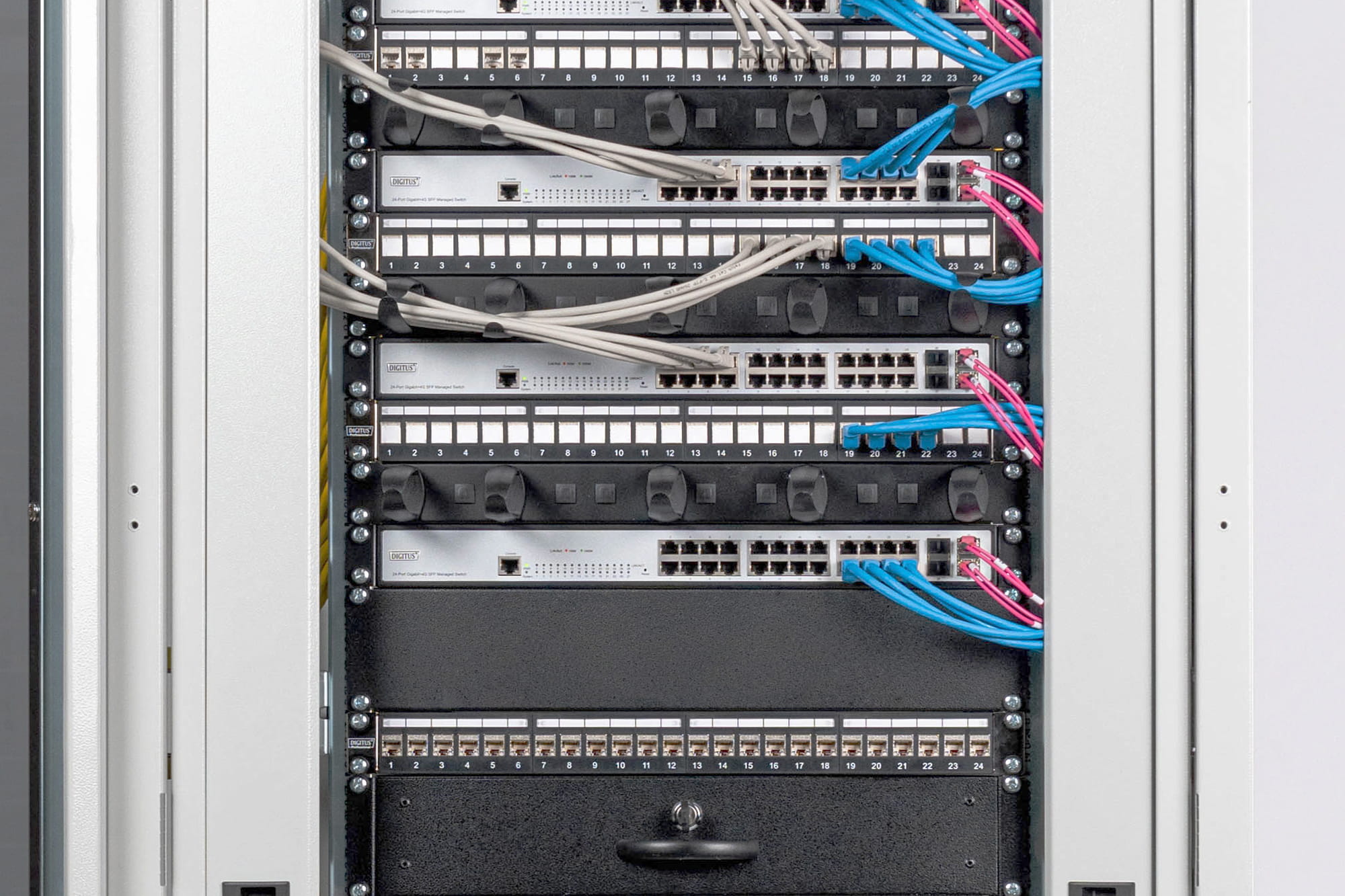 DIGITUS Blindabdeckung für 483 mm (19")-Schränke