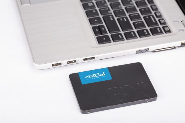 Crucial BX500 - SSD - 240 GB - intern - 2.5" (6.4 cm)